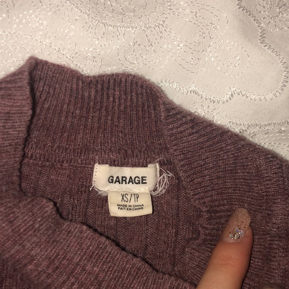 Burgundy tank top from garage (very stretchy) - Picture 3 of 4